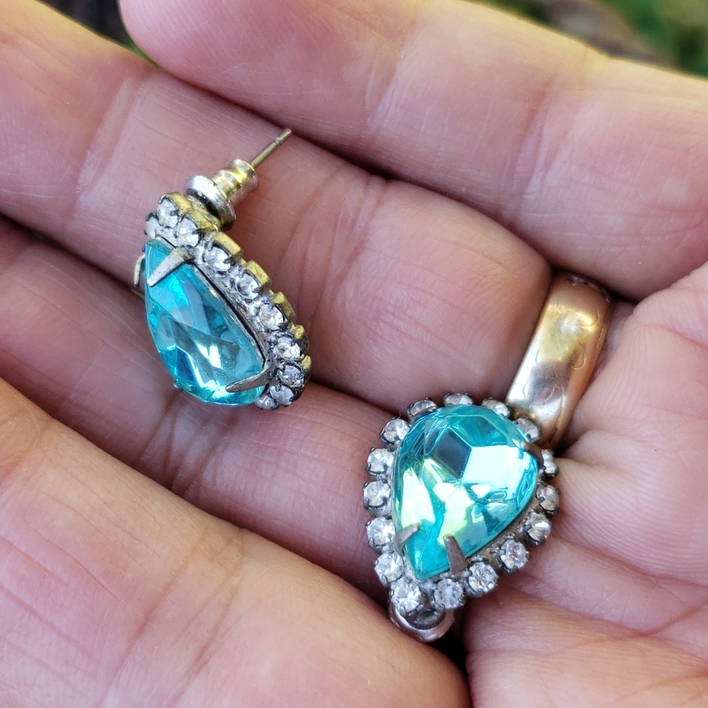 VINTAGE Teal Teardrop (post) earring set. Circles with Rhinestones. (BIN 008) - Picture 4 of 5